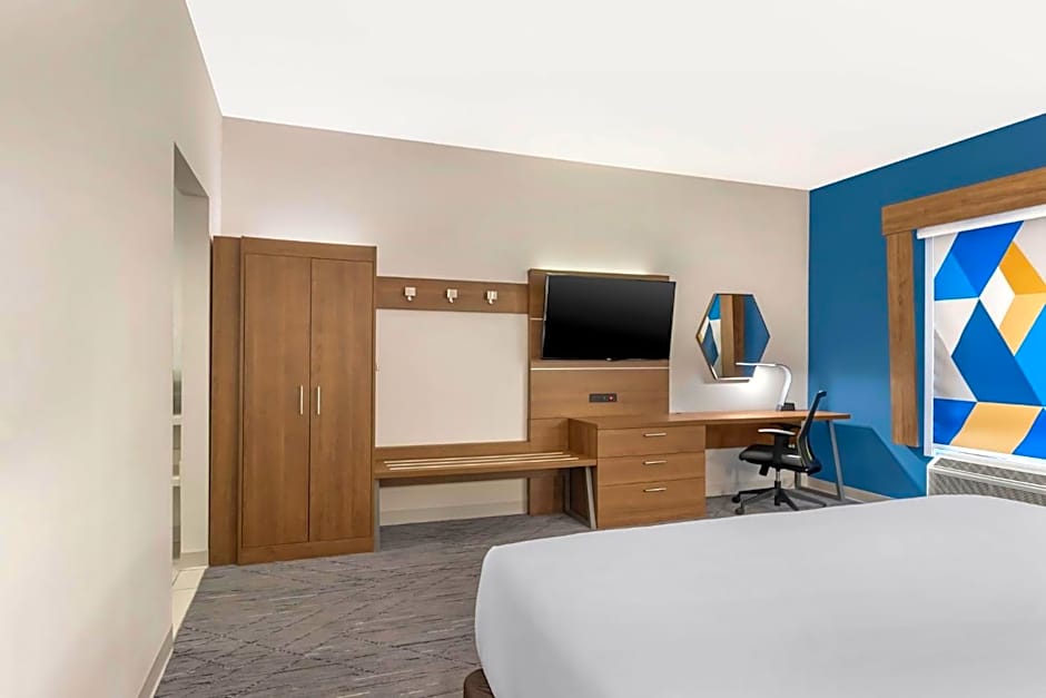 Photo 1 of 6 of Standard 1 King Bed, Mobility Accessible, Bathtub