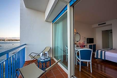 Triple Room with Sea View