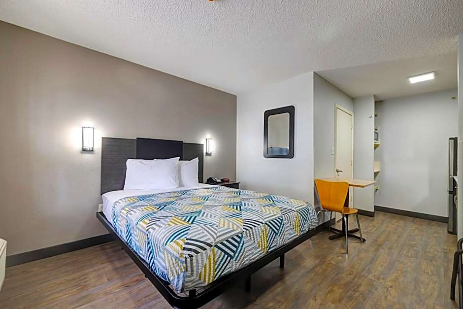 Studio 6-Arlington, TX - South - Dallas