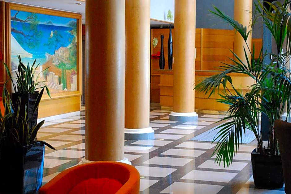 Le Cetai Cannes Beach Hotel