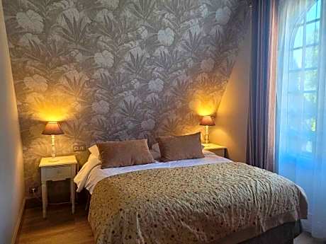 Classic Queen Bed