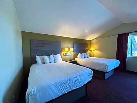 2 Queen Beds Non-Smoking Microwave And Refrigerator Full Breakfast