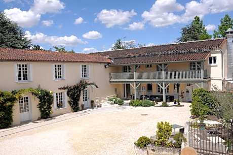 Logis Hotel Restaurant L'Essille