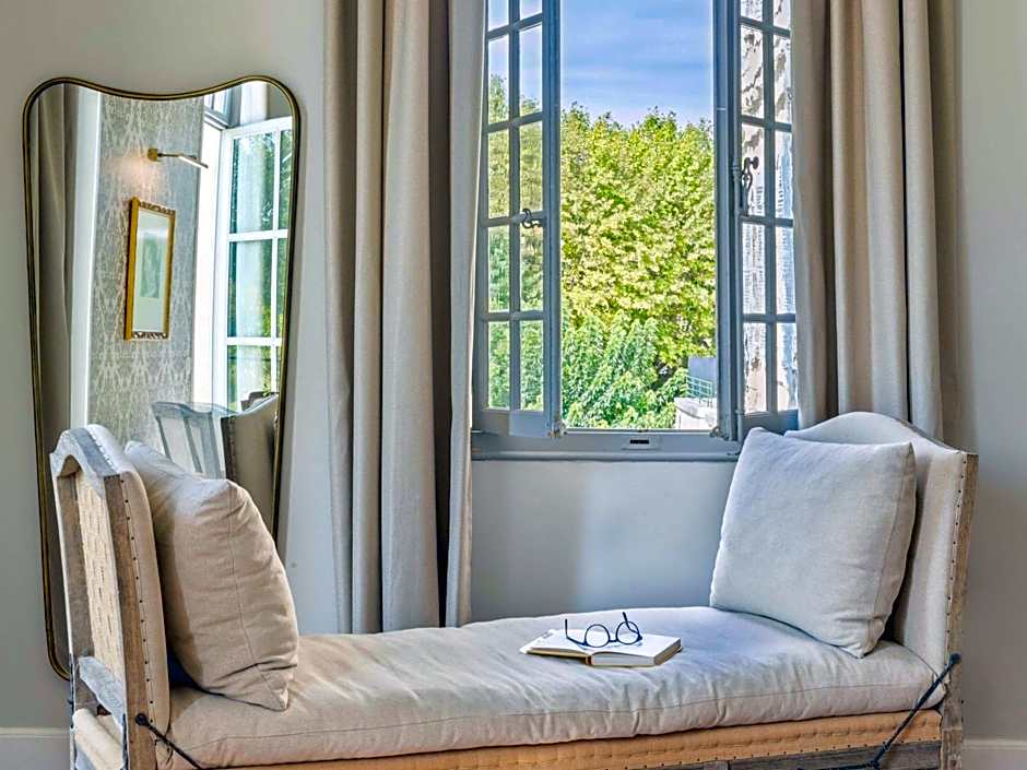 Chateau de Mazan - Handwritten Collection