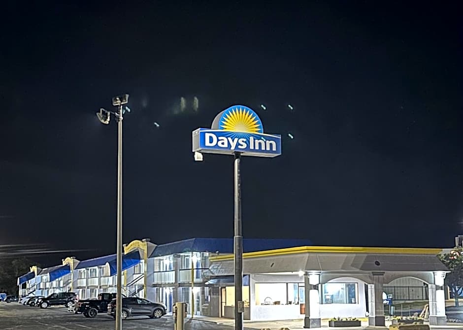 Days Inn by Wyndham Salina South