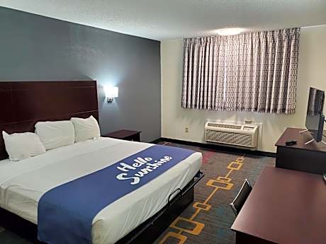 One-Bedroom King Suite - Non-Smoking