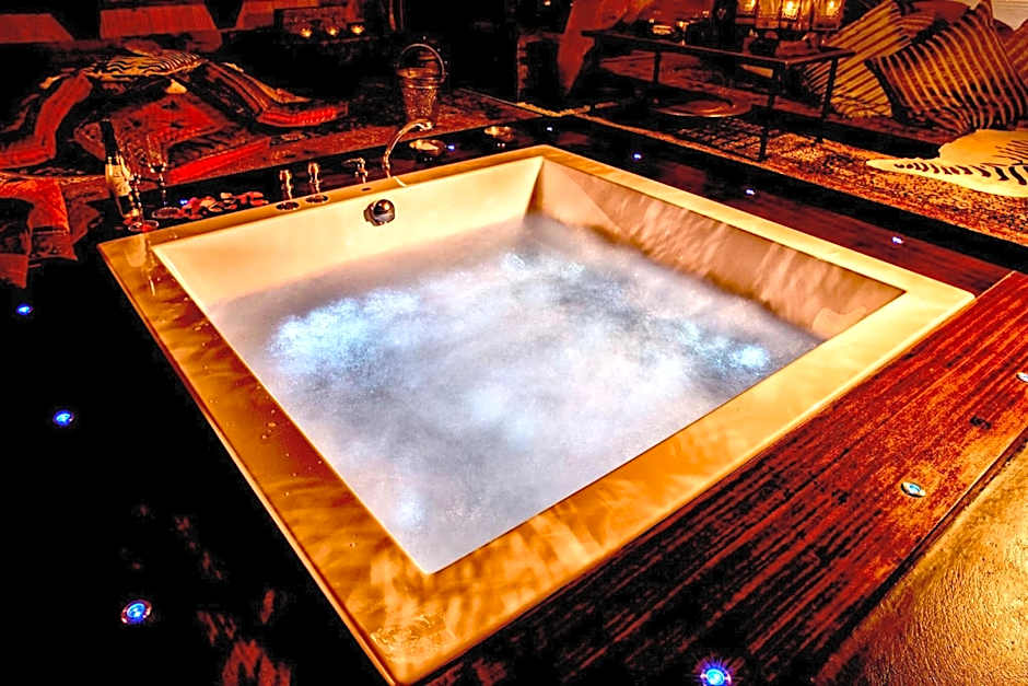 Bijou Hotel / Love and Romance