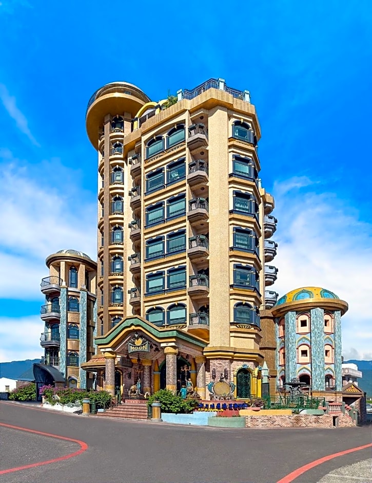 Hotel Moon