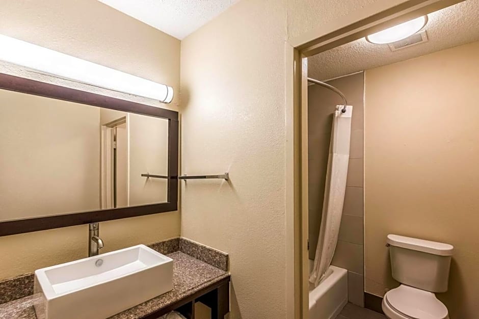 Colby Inn and Suites