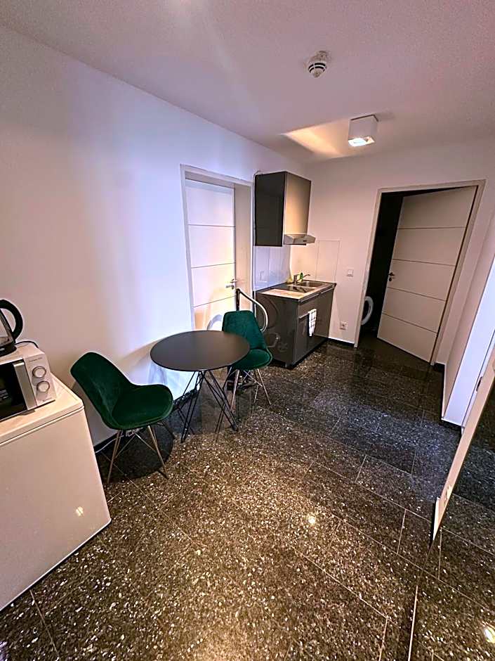 Al Nafurah Apartments