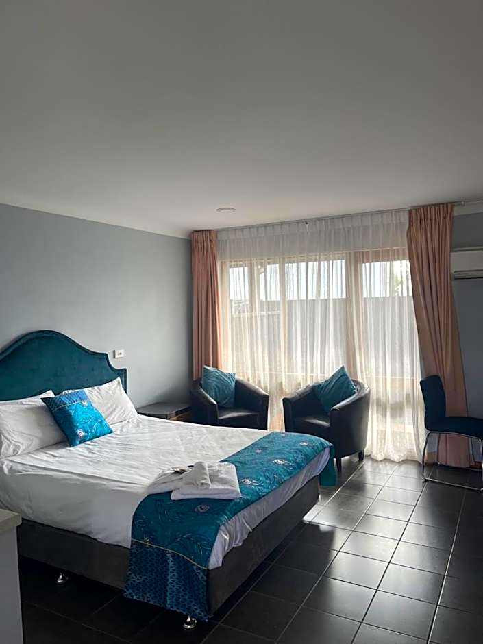 Town & Country Motor Inn