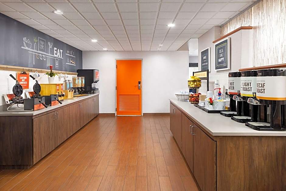 Hampton Inn By Hilton Naples-Central, Fl