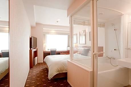 Double Room with See-Through Bath - Non-Smoking