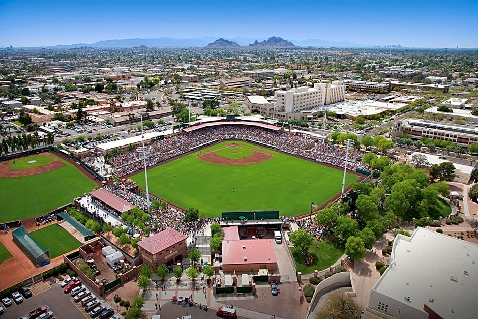 Holiday Inn Express Hotel & Suites Scottsdale - Old Town