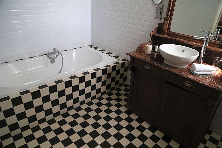 Photo 1 of 5 of Double Room