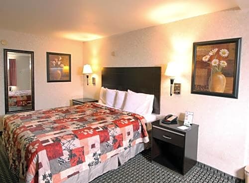 Sunburst Spa & Suites Motel – Culver City, CA