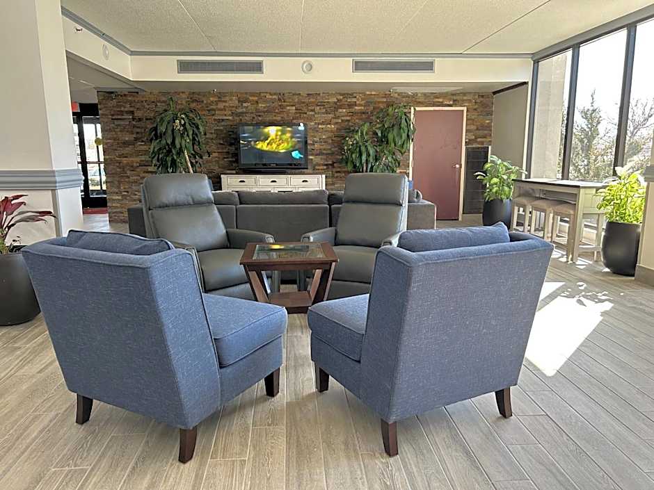 Clarion Inn & Suites Grand Rapids Airport