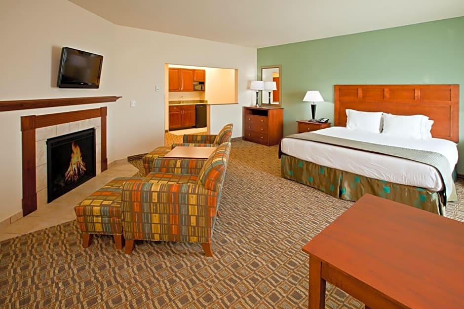 Holiday Inn Express & Suites Ripley