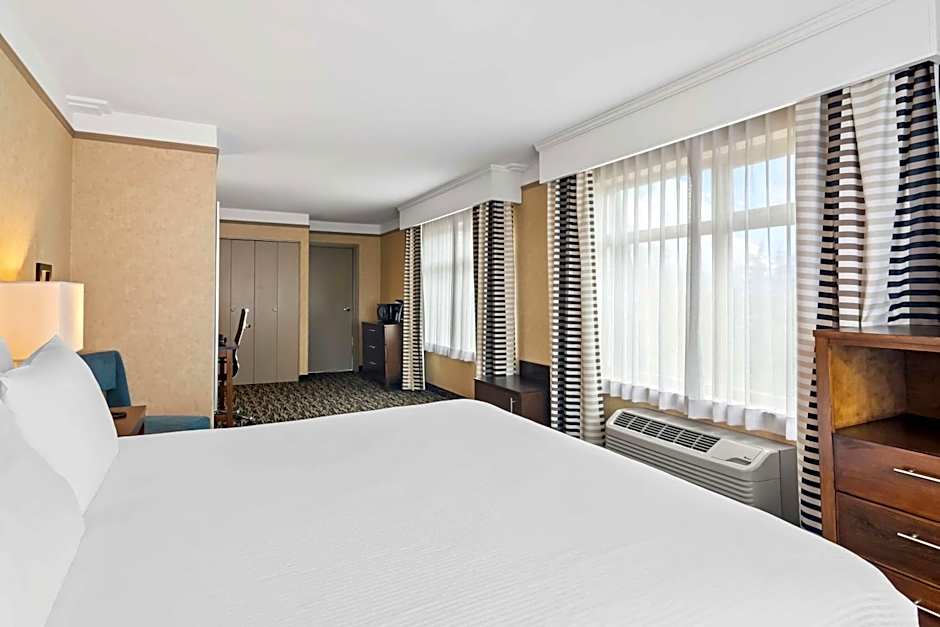 Best Western Plus Pitt Meadows Inn & Suites
