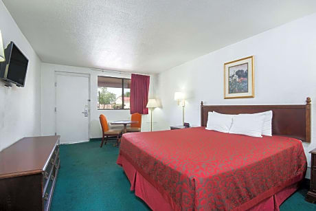 1 King Bed, Non-Smoking