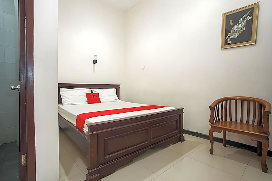 RedDoorz @ Raya Ngagel 2