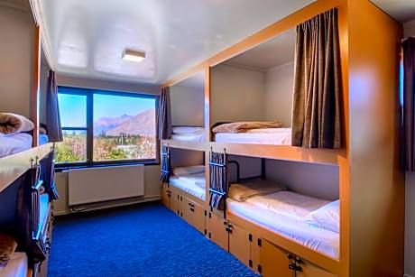 Single Pod in a Mixed Shared Room