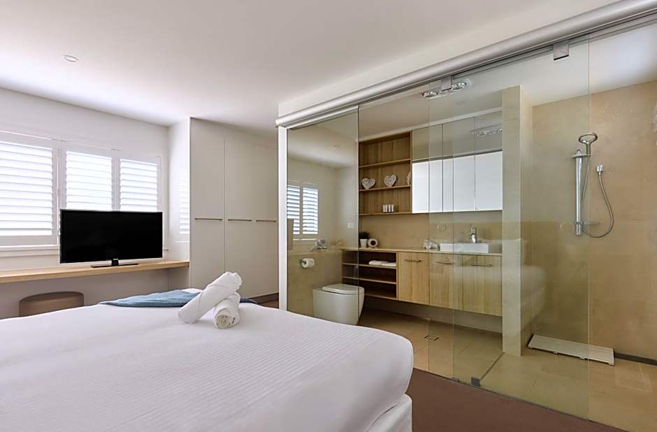 Caves Coastal Bar & Bungalows