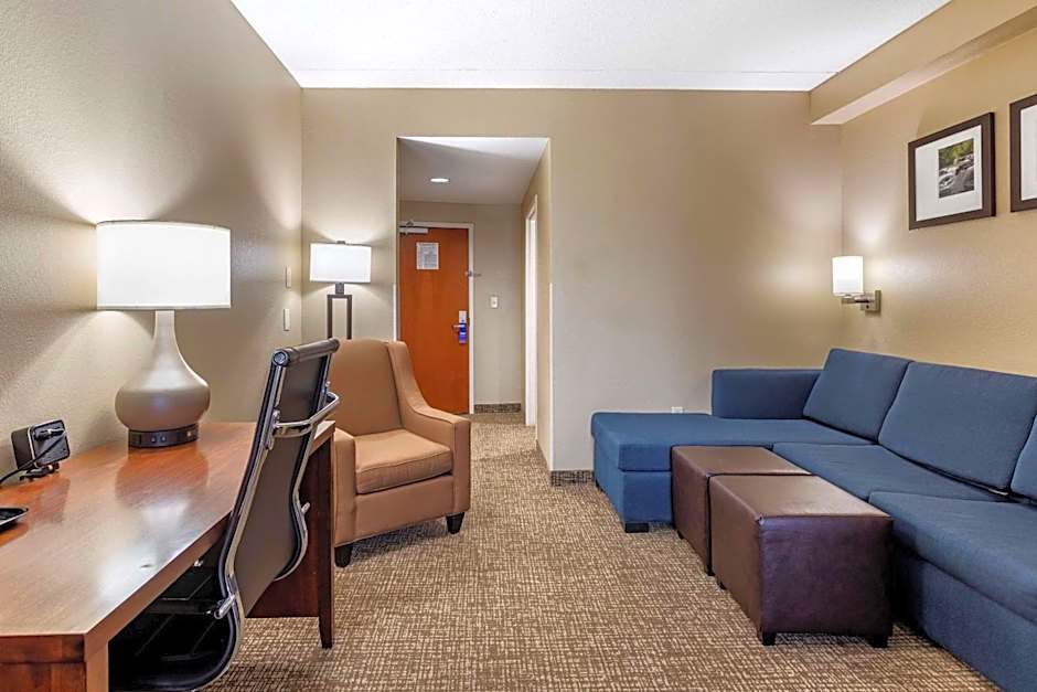 Comfort Suites Manchester near Arnold AFB