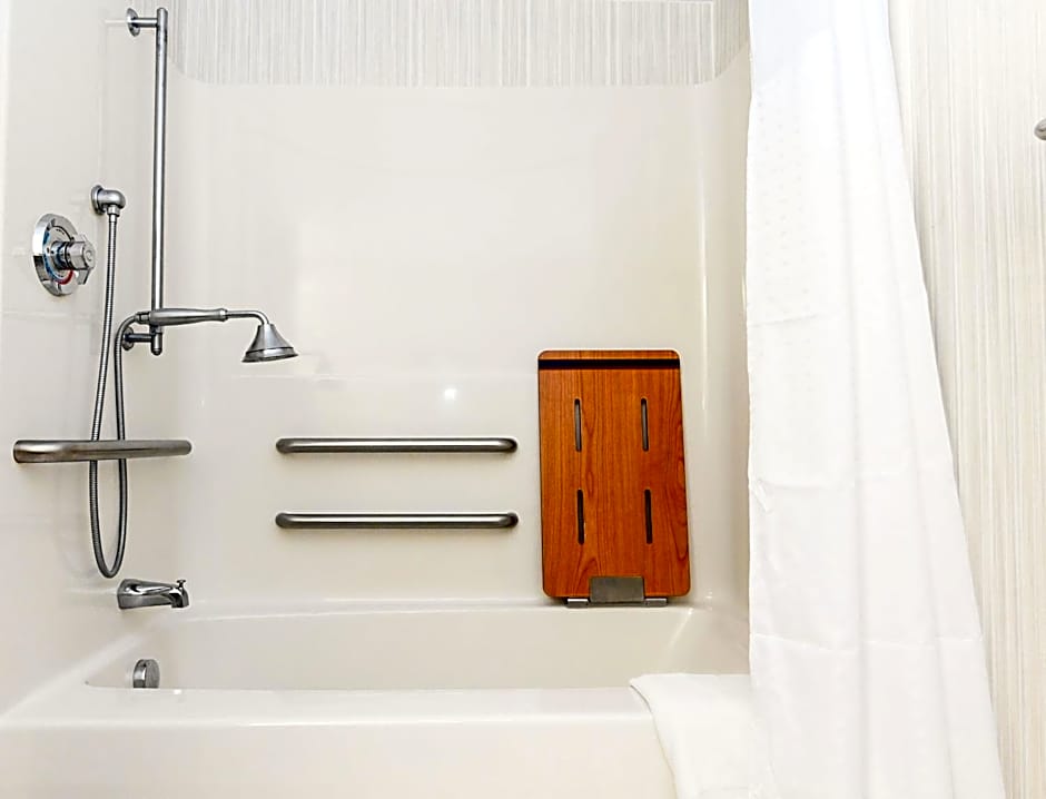 Holiday Inn Express & Suites Richmond North Ashland By IHG