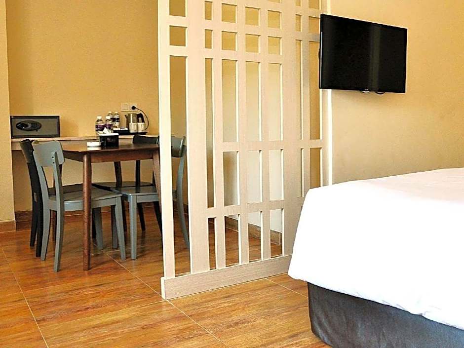 Nite And Day Batam Jodoh Square