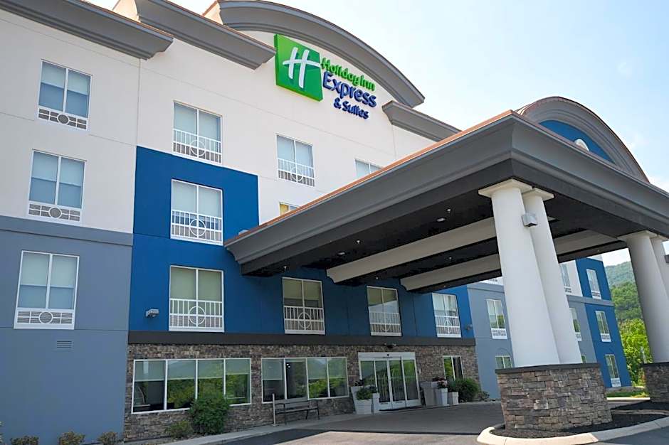 Holiday Inn Express & Suites Caryville By IHG
