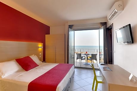 Superior Triple Room with Sea View and Balcony - Annex