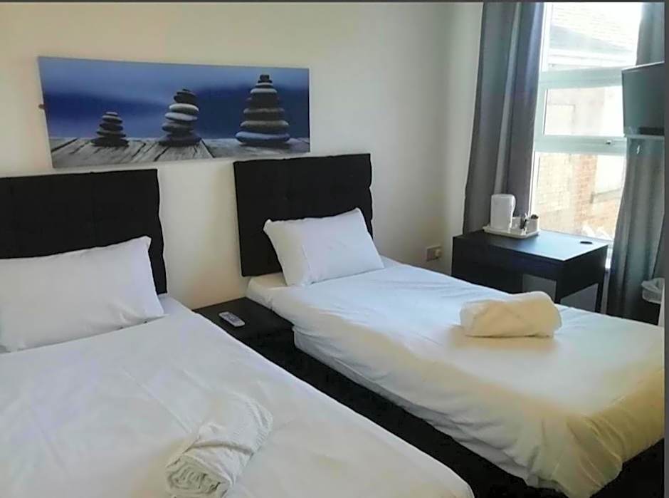 OYO Wave Crest Hotel