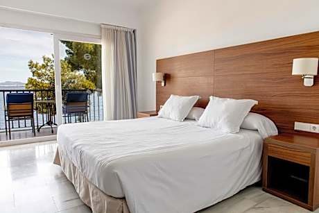 Double Room with Frontal Sea View