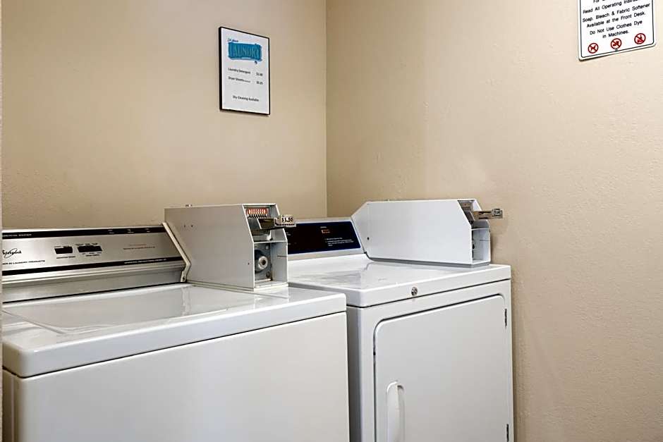 AmericInn by Wyndham Cedar Rapids North