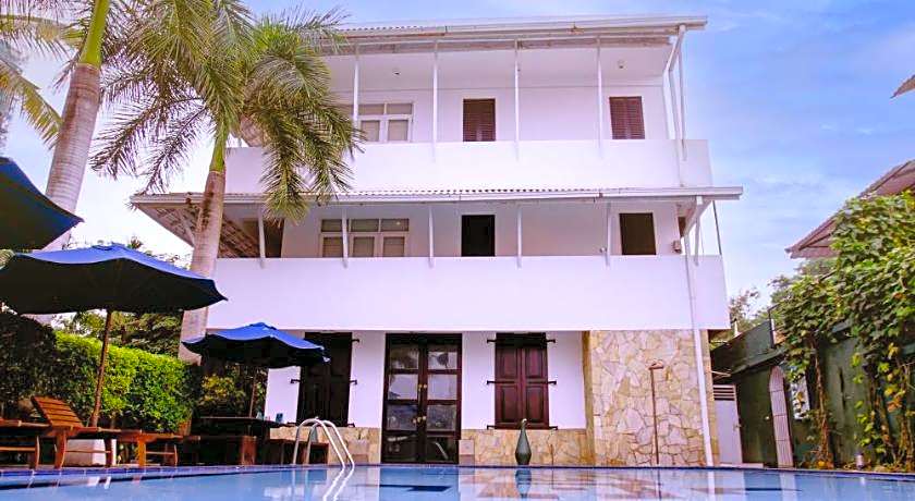 St.Lachlan Hotel & Suites