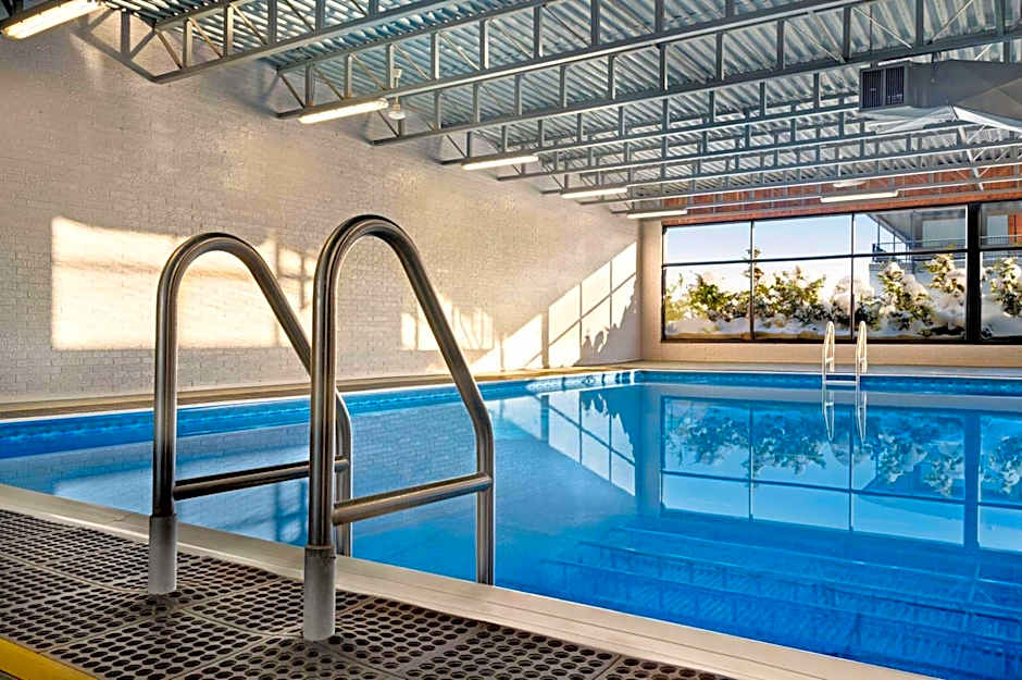 Super 8 by Wyndham Hearst ON