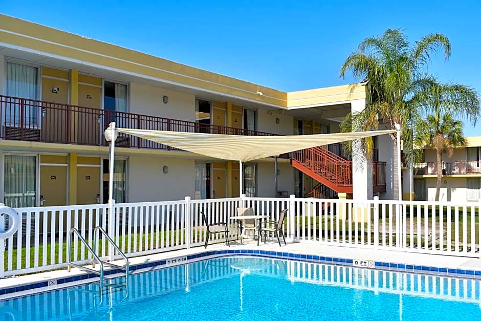 Super 8 by Wyndham Ocala