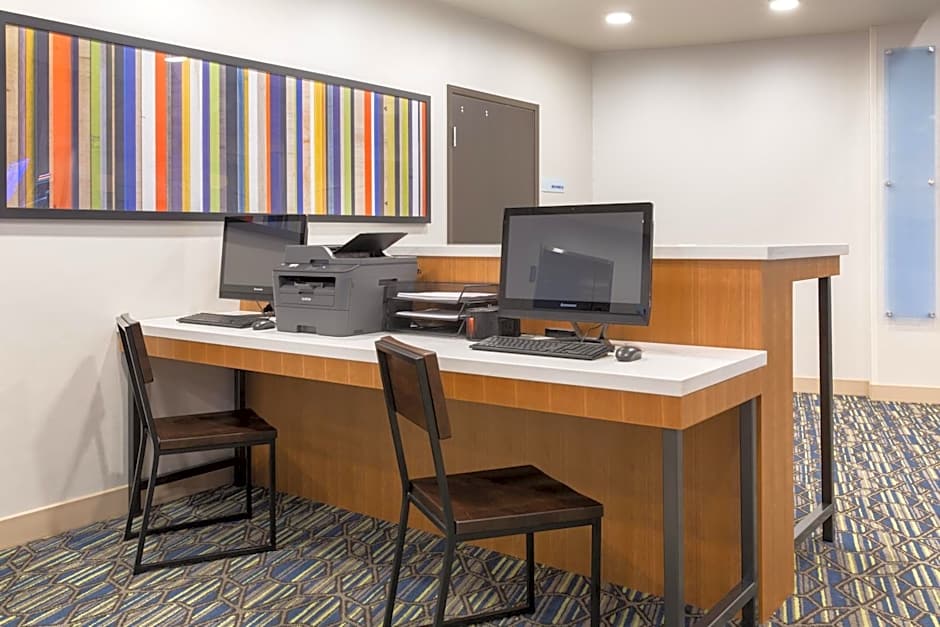 Holiday Inn Express & Suites Lincoln I - 80 By IHG