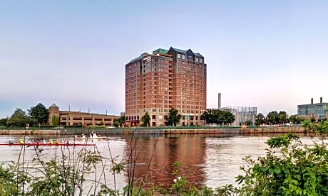 DoubleTree Suites by Hilton Hotel Boston - Cambridge