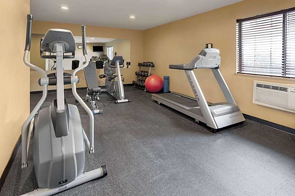 Super 8 by Wyndham St. Clairsville OH/Wheeling WV Area