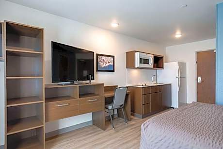 QUEEN SUITE WITH SOFA