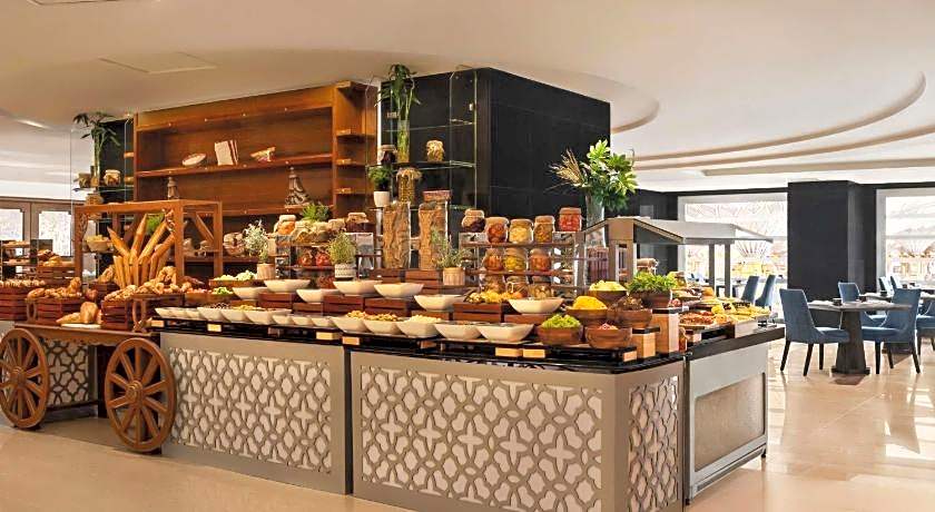 Anwar Al Madinah Movenpick Hotel