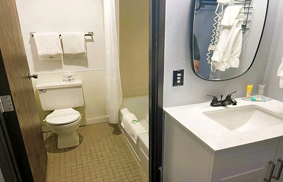 OYO Hotel Pipestone MN, Canterbury Park