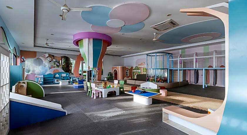 Van Phat Riverside Hotel
