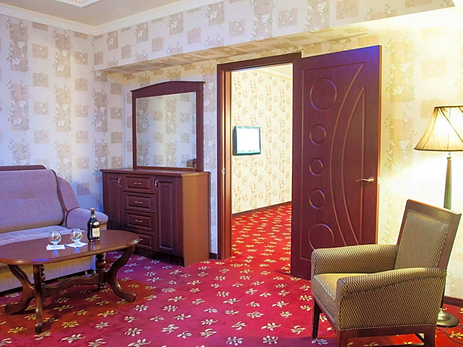 Golden Valley Hotel
