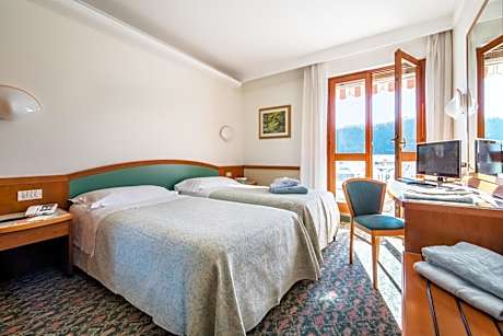 Twin Room with Pool View