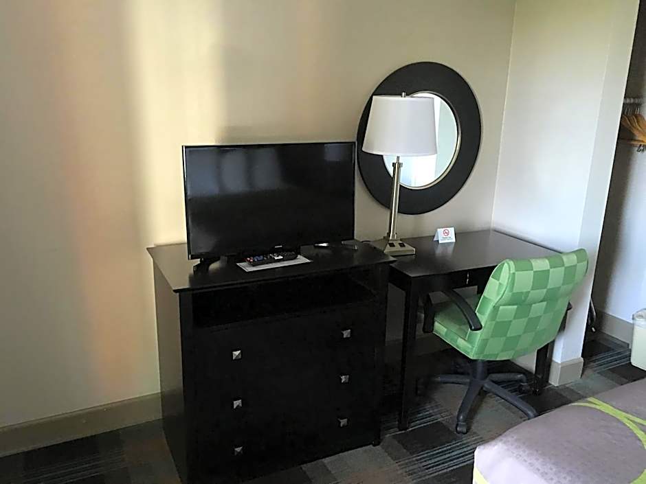 Super 8 by Wyndham Salinas