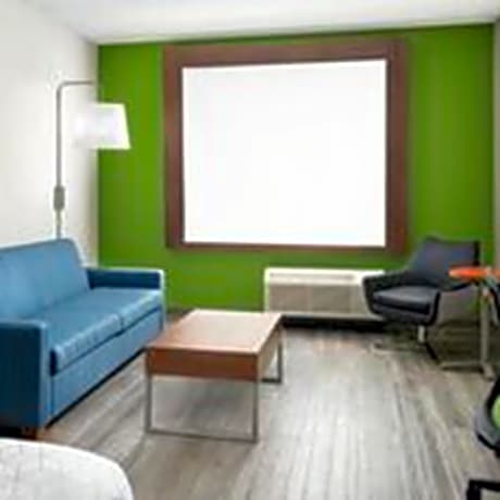 Suite - Hearing Accessible - Non-Smoking