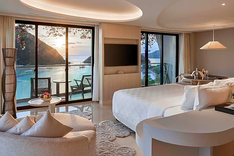 AYANA Komodo Waecicu Beach